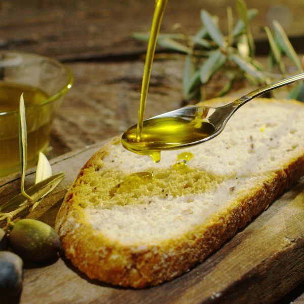 olive-oil-on-bread-lr-600x600-1-1